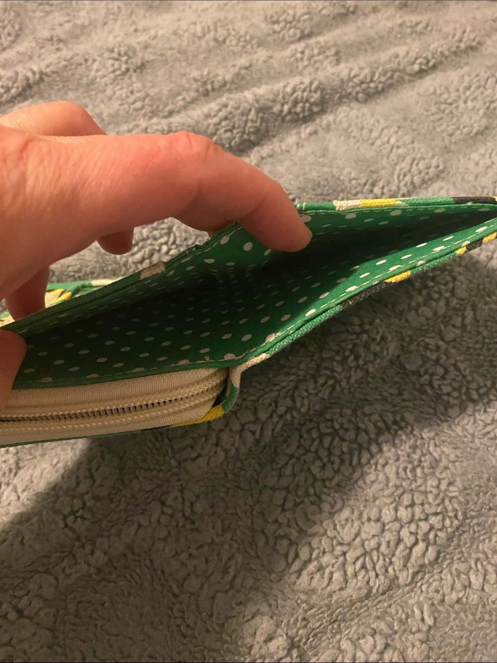 bungalow 360 Green Daisy & Bee Zip Wallet - Picture 4 of 5